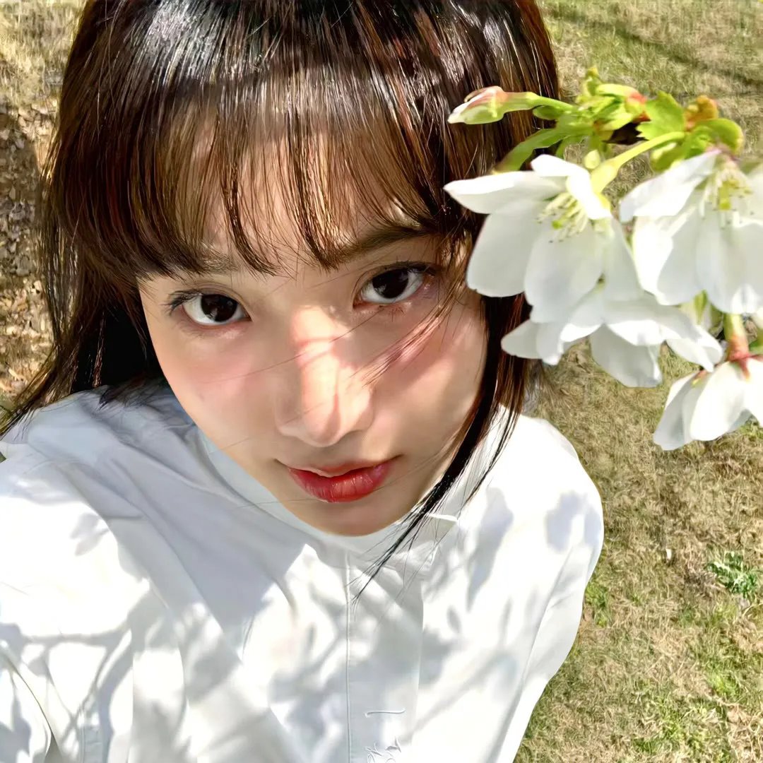 蓝色牛仔裤芬兰小姐